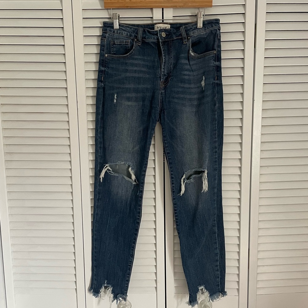Blue Boyfriend Jeans with Distressed Frayed Hem